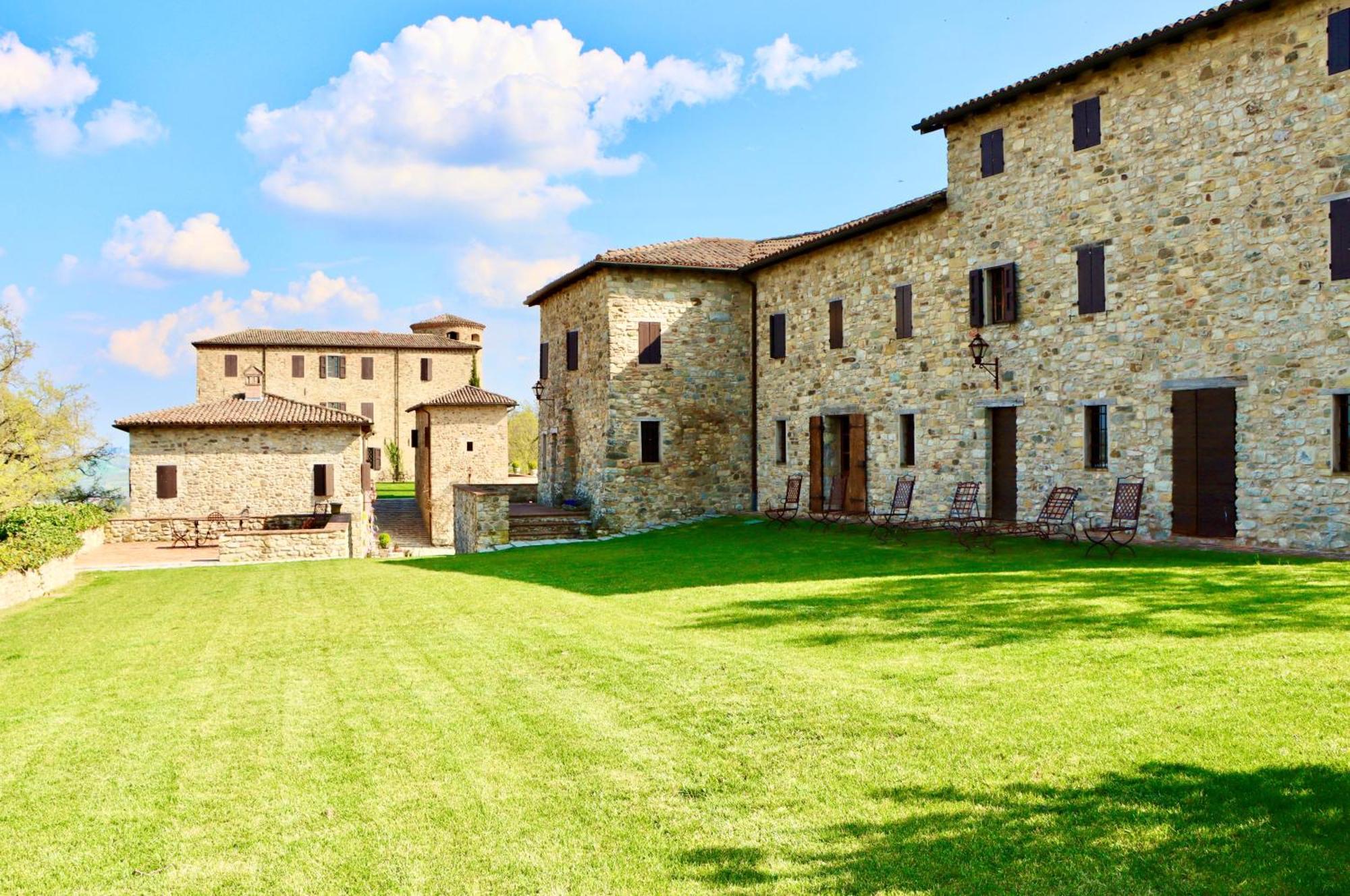 Castello Di Viano Villa Luaran gambar