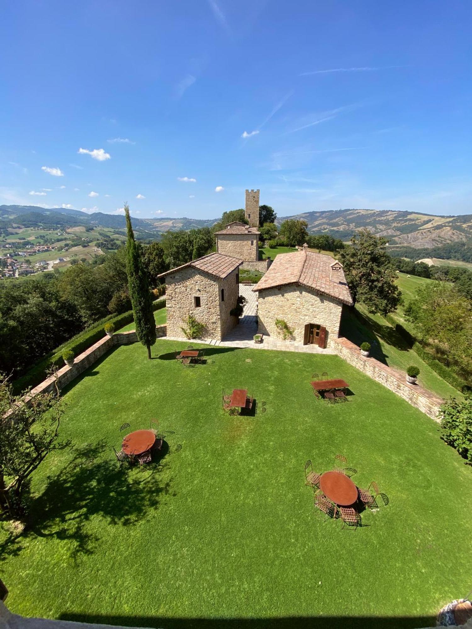 Castello Di Viano Villa Luaran gambar