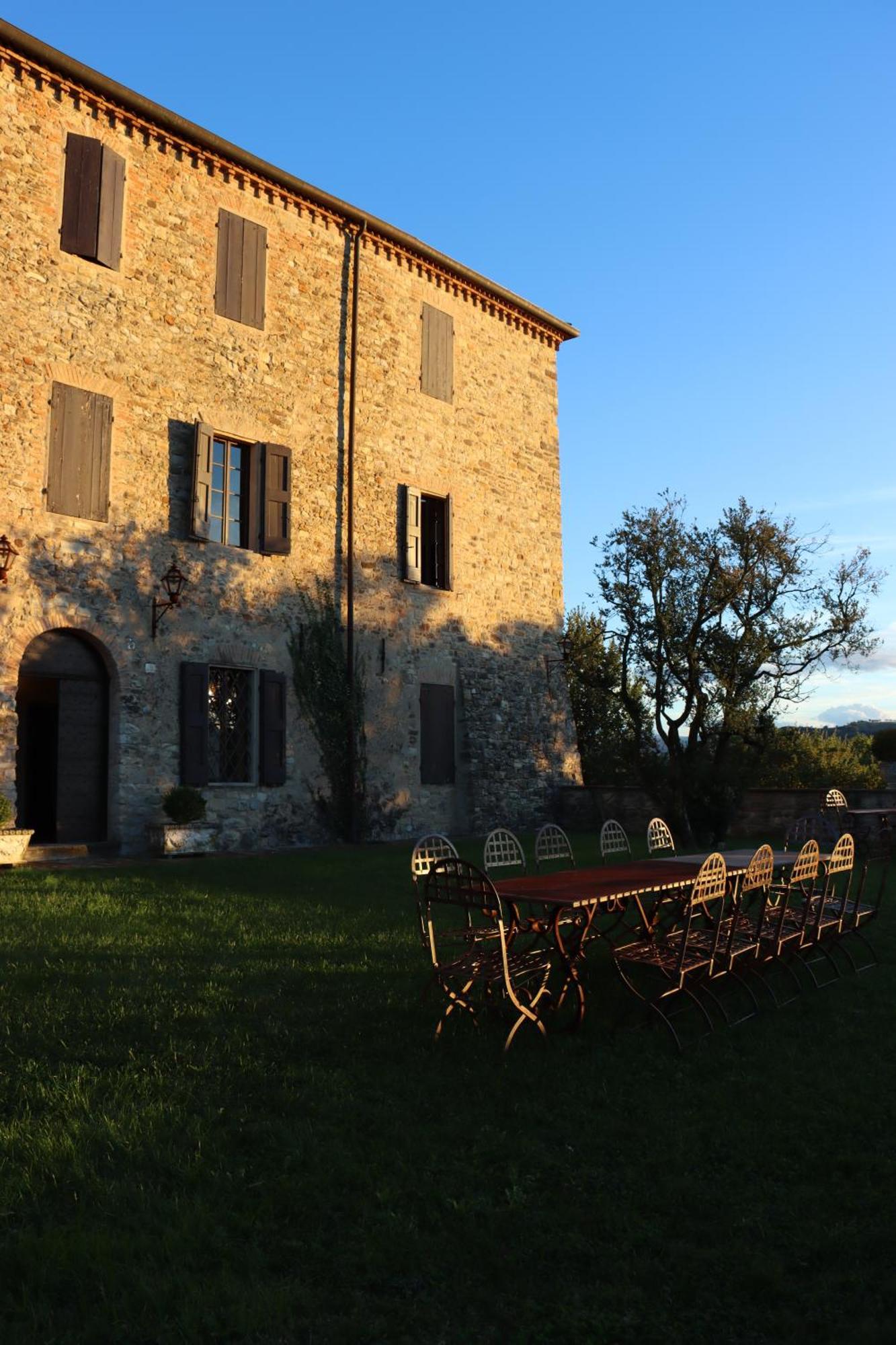 Castello Di Viano Villa Luaran gambar