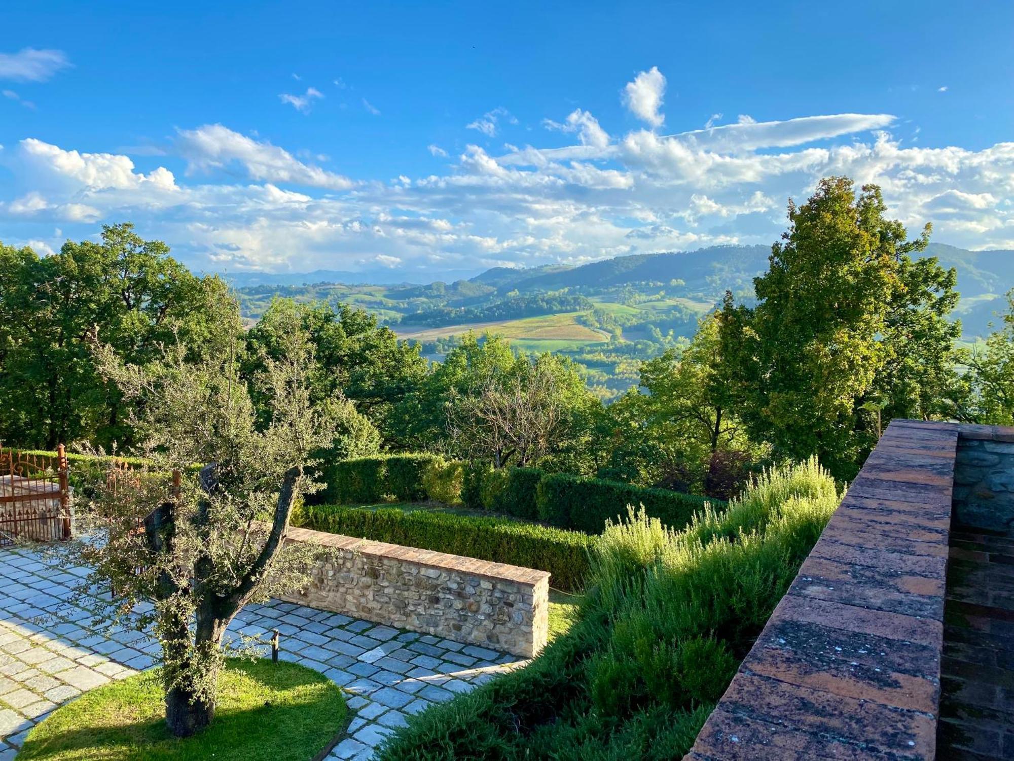 Castello Di Viano Villa Luaran gambar
