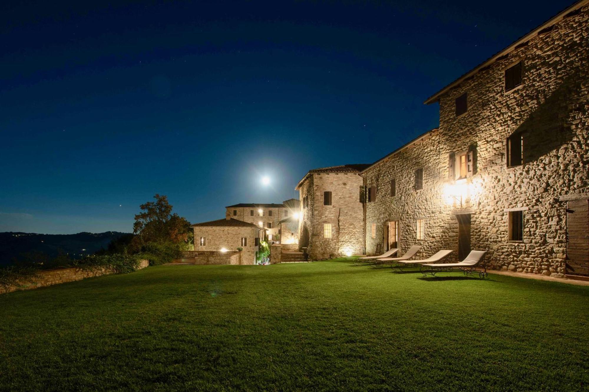 Castello Di Viano Villa Luaran gambar