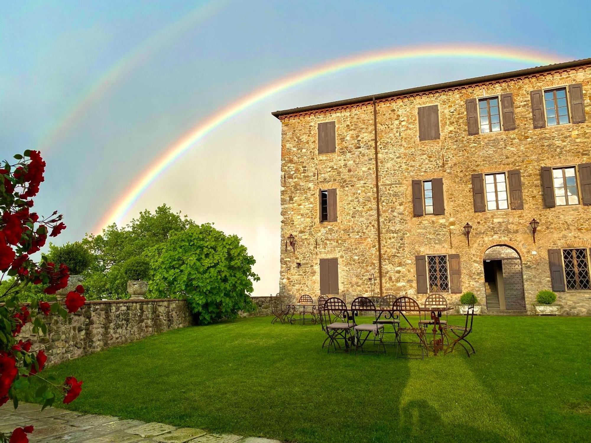 Castello Di Viano Villa Luaran gambar