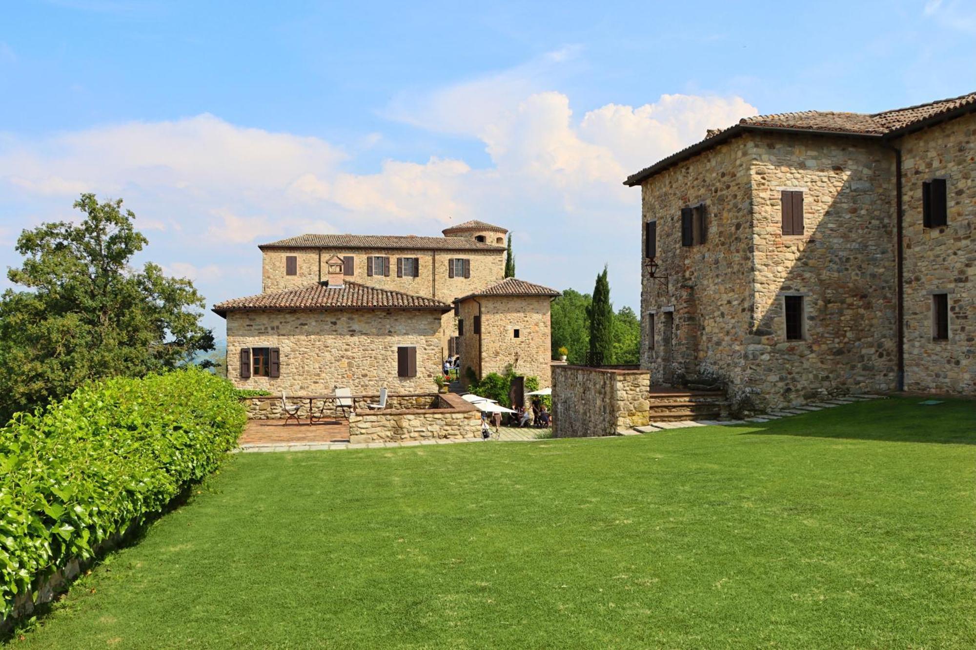 Castello Di Viano Villa Luaran gambar