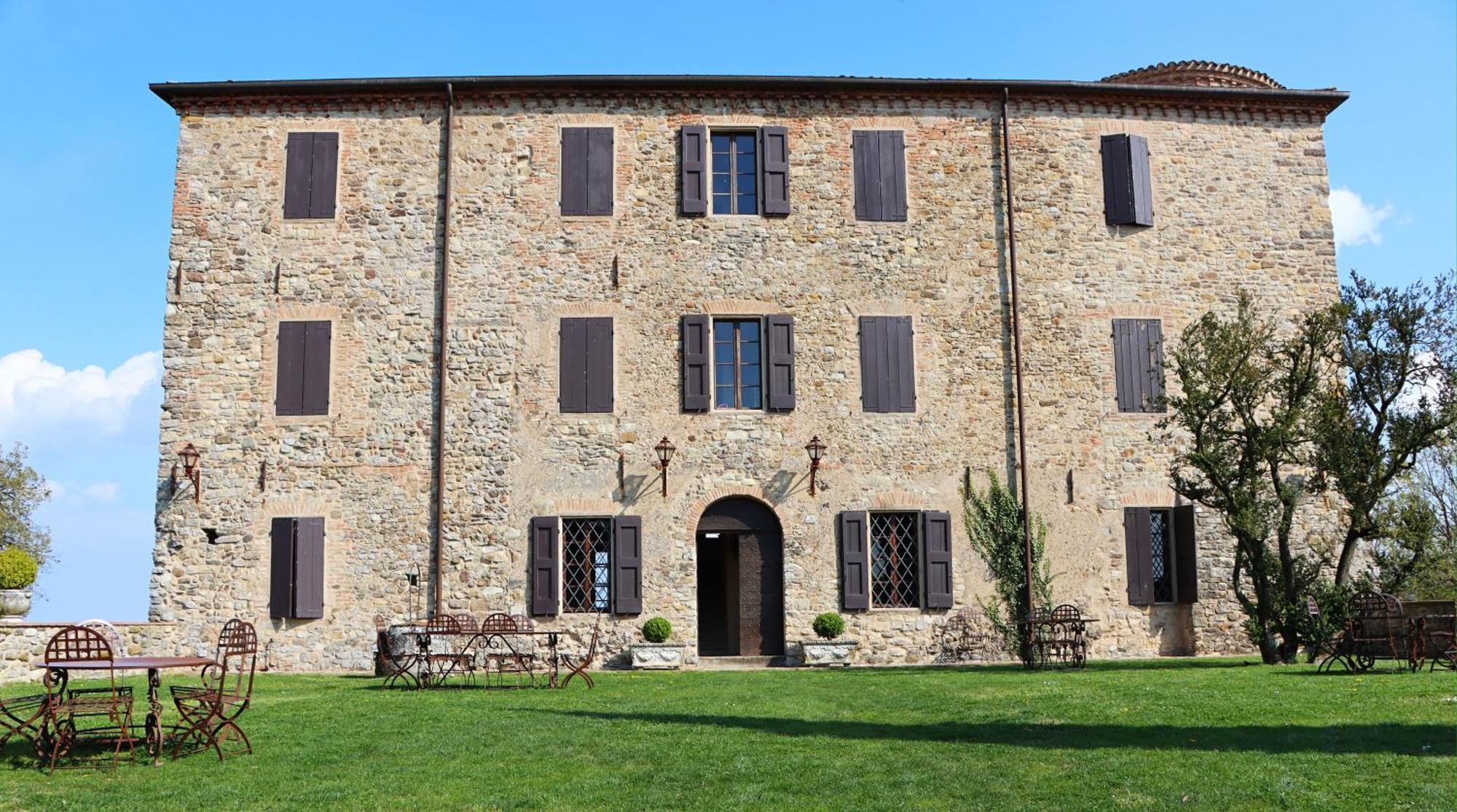 Castello Di Viano Villa Luaran gambar