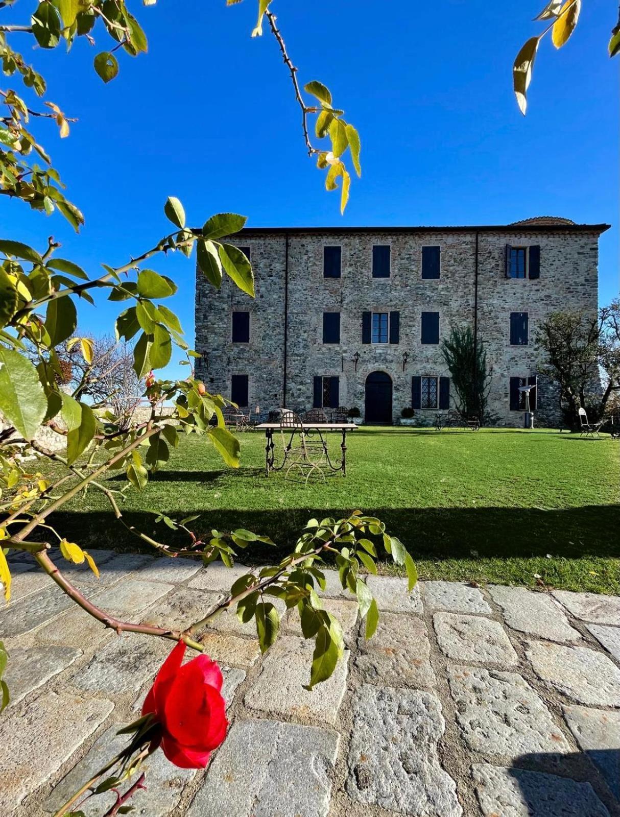 Castello Di Viano Villa Luaran gambar